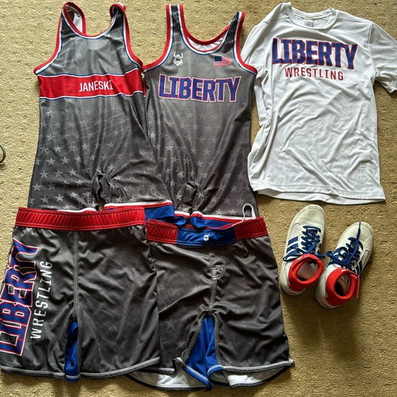 ❤️🤍💙Youth wrestling lot 💙🤍❤️ - Picture 9 of 16